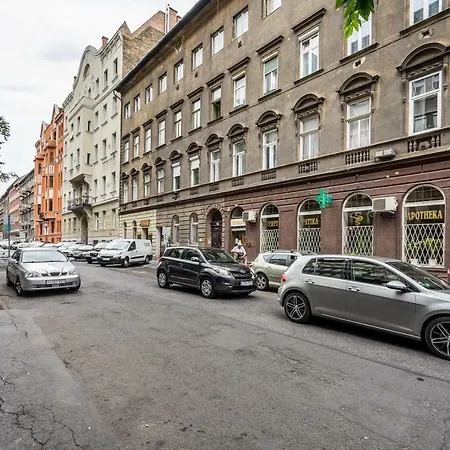 Апартаменты City Center Deluxe