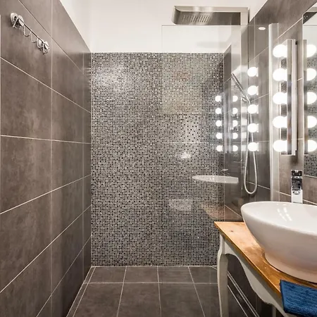 Апартаменты City Center Deluxe *